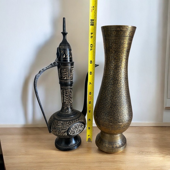 Antique Indian Surahi Water Pot And Vase Brass 12" Tall. Decorate Pease - Picture 5 of 5
